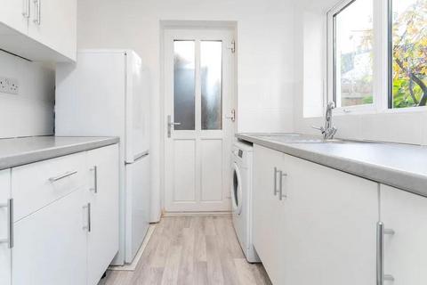 1 bedroom flat to rent, Aislibie Road, SE12