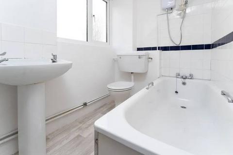 1 bedroom flat to rent, Aislibie Road, SE12