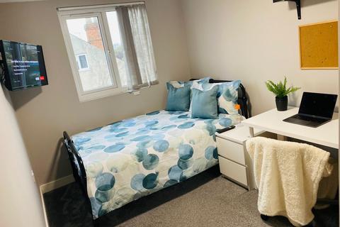 6 bedroom end of terrace house to rent, Nottingham NG7