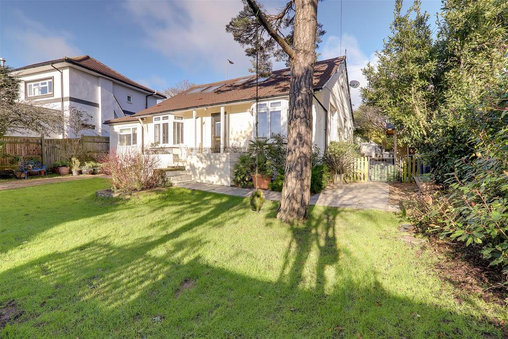 Arundel Road, Worthing 5 bed detached house for sale - £465,000