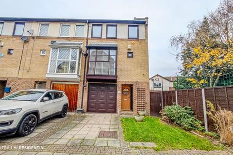 4 bedroom townhouse for sale, Watersmeet Way, North Thamesmead, SE28 8PU