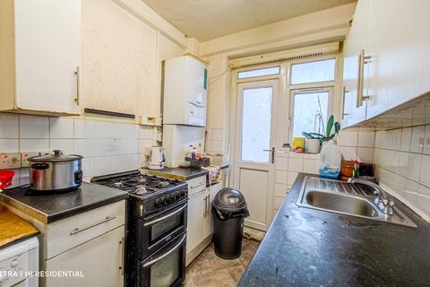 3 bedroom flat for sale, Barnfield Gardens , Plumstead Common Road, Plumstead, SE18