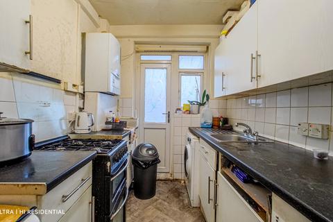 3 bedroom flat for sale, Barnfield Gardens , Plumstead Common Road, Plumstead, SE18