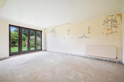 2 bedroom bungalow for sale, Beckenshaw Gardens, Banstead