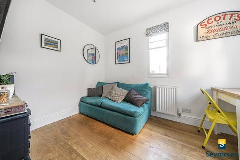 2 bedroom flat for sale, Clandon Road, Surrey GU1