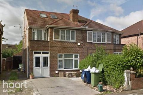 1 bedroom in a house share to rent, Leaver Gardens, Western Avenue, Greenford