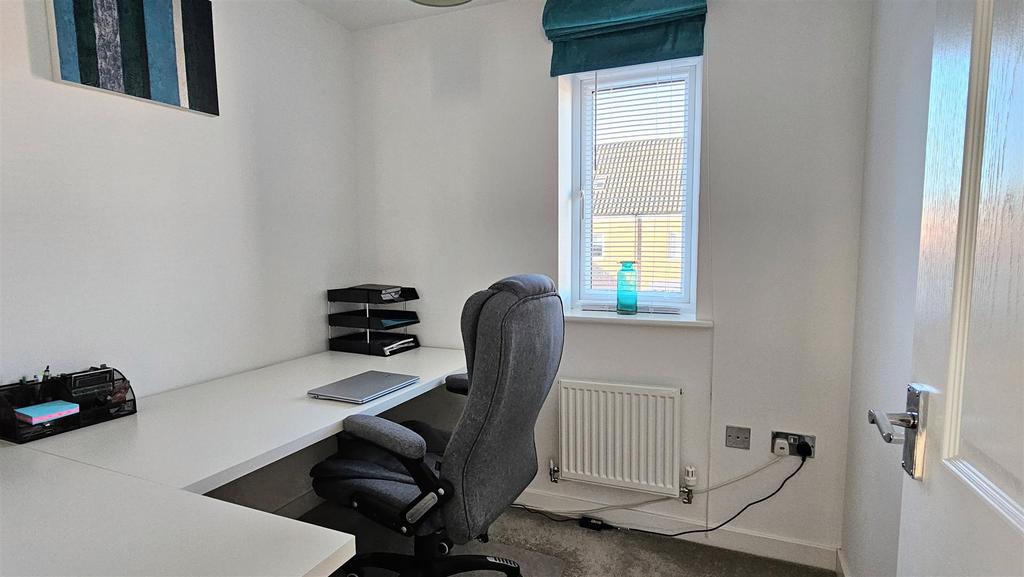 Bedroom 5/Office