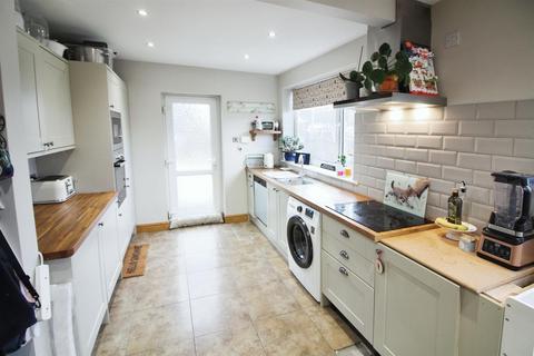 4 bedroom semi-detached house for sale, Epsom Road, Leeds LS25