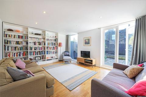 122 Dunston Road, London, SW11 5YB