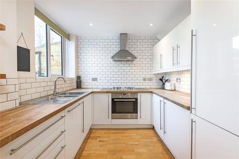 122 Dunston Road, London, SW11 5YB
