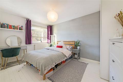 122 Dunston Road, London, SW11 5YB