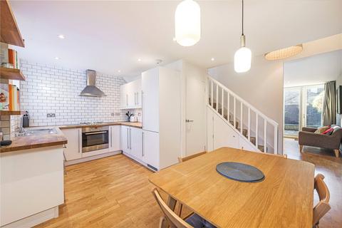 122 Dunston Road, London, SW11 5YB