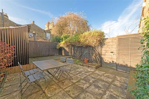 122 Dunston Road, London, SW11 5YB