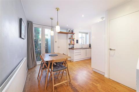 122 Dunston Road, London, SW11 5YB