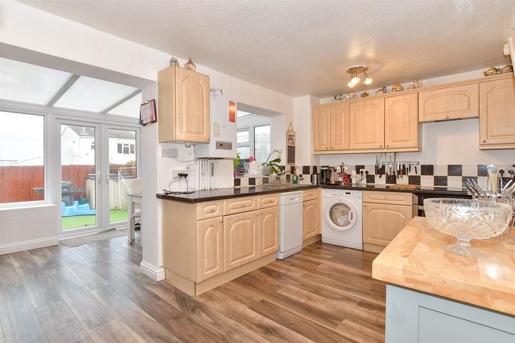 Kitchen/Dining Area