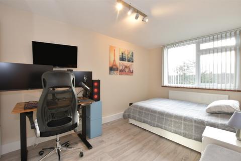 27 Cleveland Road, Basildon, SS14 1NL