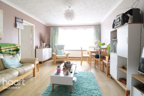 2 bedroom apartment for sale, Wisdons Close, Dagenham