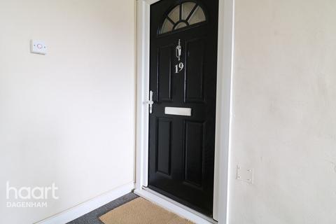 19 Wisdons Close, Dagenham, RM10 7HB