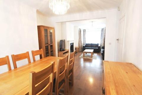 4 bedroom semi-detached house to rent, Kenver Avenue, London N12