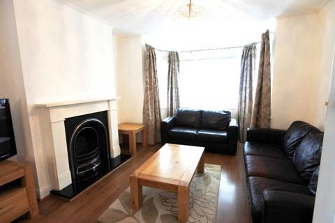 4 bedroom semi-detached house to rent, Kenver Avenue, London N12