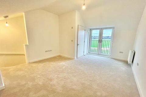 3 bedroom semi-detached house to rent, Furlong Way, Castle Irwell M6