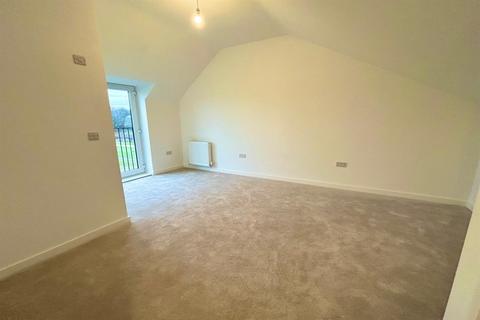 3 bedroom semi-detached house to rent, Furlong Way, Castle Irwell M6