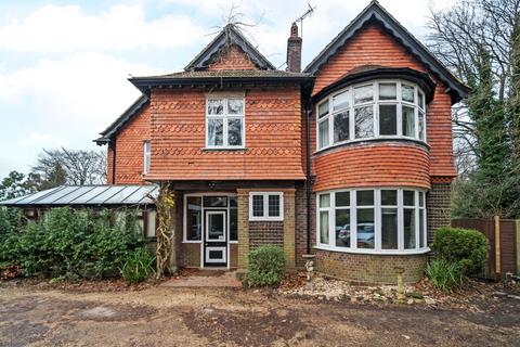 Rockdale Drive, Hindhead GU26