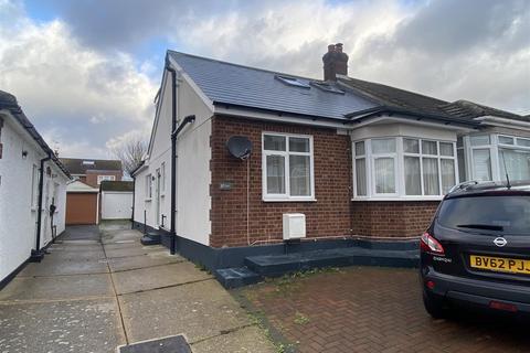 4 bedroom house to rent, Monkswood Avenue, Waltham Abbey