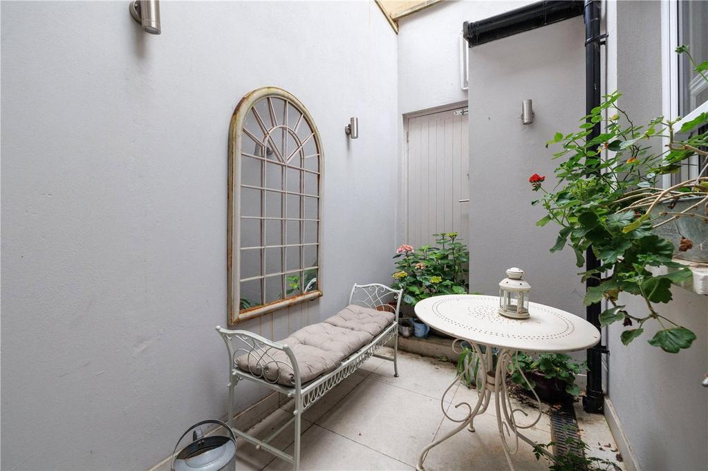 Apartment in London - View 4