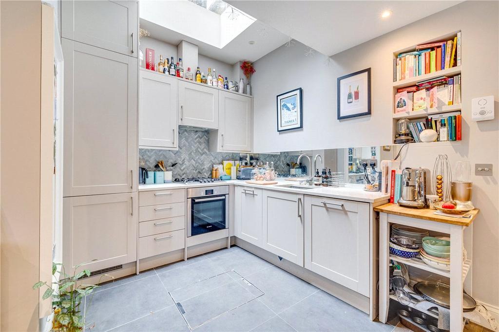 Apartment in London - View 5