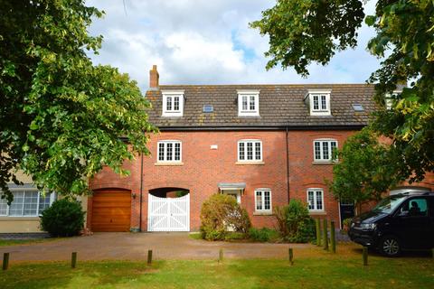 4 bedroom townhouse to rent, Gilpin Close, Bourne, PE10