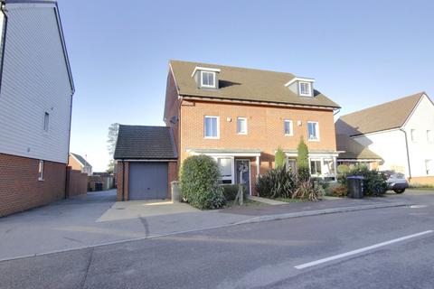 4 bedroom semi-detached house for sale, Virginia Drive, Haywards Heath, RH16