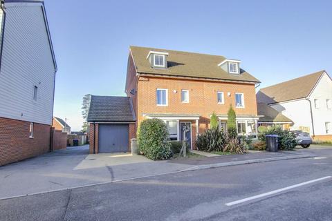 4 bedroom semi-detached house for sale, Virginia Drive, Haywards Heath, RH16