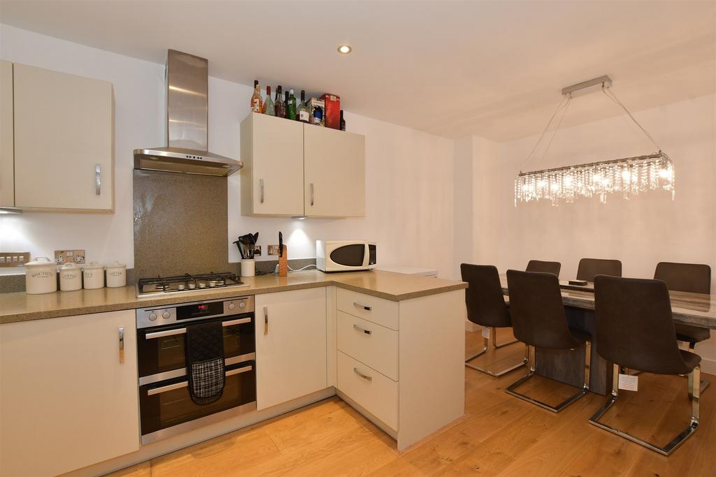 Kitchen/ Dining Room