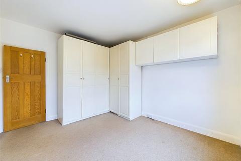 2 bedroom maisonette to rent, Vale Close Strawberry Vale, Twickenham