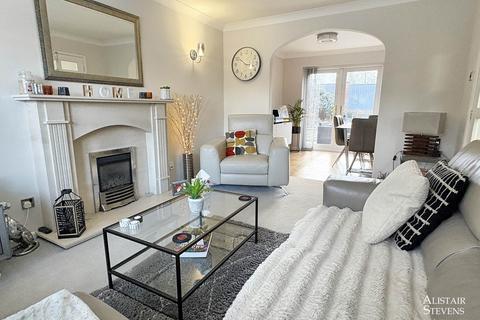15 Ashwood Drive, Royton, Oldham, OL2 5TW