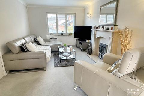 15 Ashwood Drive, Royton, Oldham, OL2 5TW