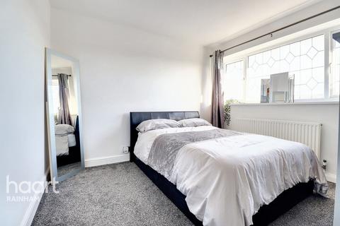 27 Abbots Close, Rainham, RM13 9LA