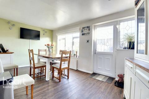 27 Abbots Close, Rainham, RM13 9LA