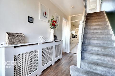 27 Abbots Close, Rainham, RM13 9LA