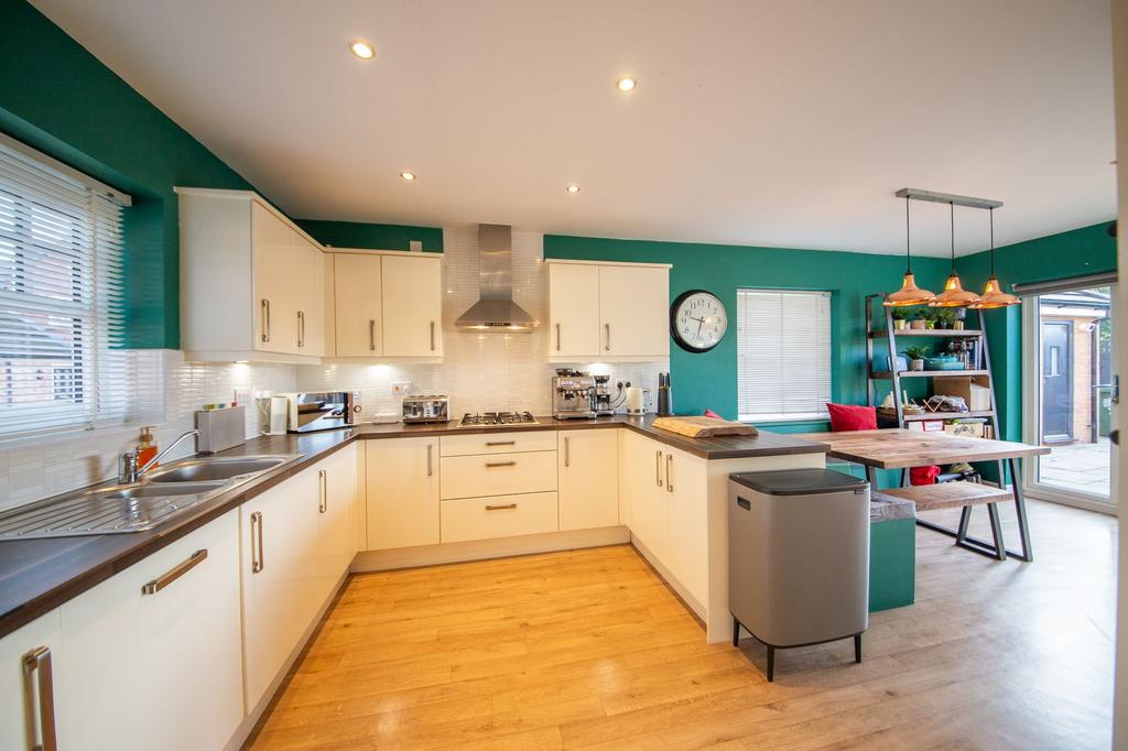 Kitchen / Dining Room