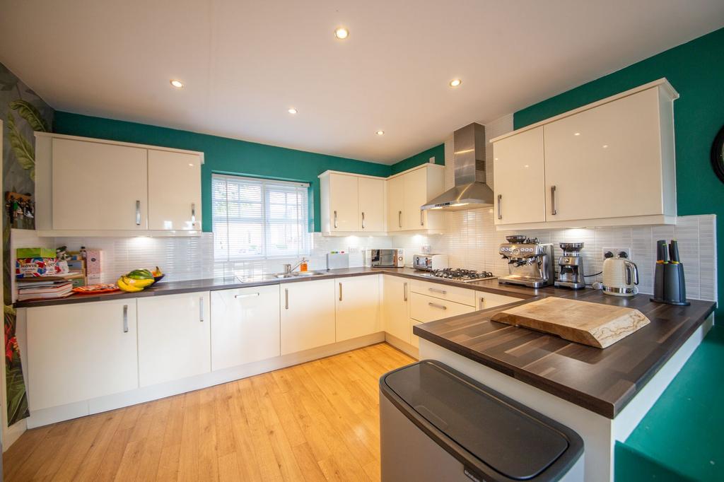 Kitchen / Dining Room