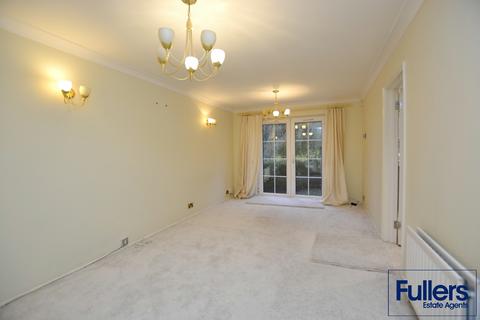 1 bedroom ground floor flat for sale, Cunard Crescent, London N21