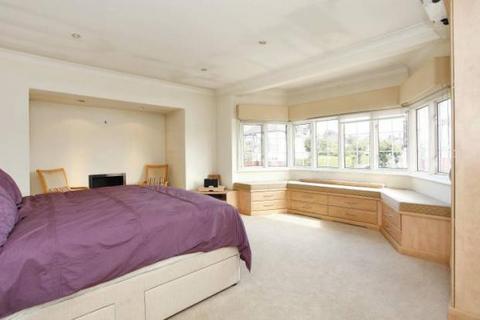 4 bedroom detached house to rent, Crespigny Road, London NW4