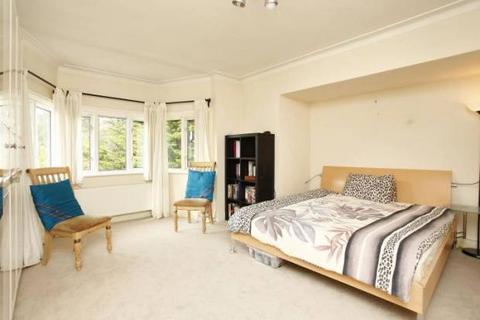 4 bedroom detached house to rent, Crespigny Road, London NW4