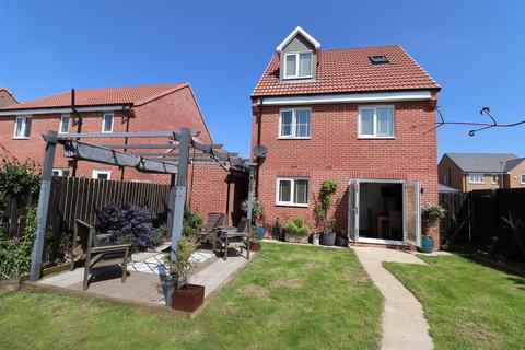 4 bedroom detached house for sale, Rowntree Avenue, Pocklington, York