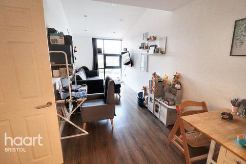 2 bedroom apartment to rent, Avonmouth Road, BRISTOL