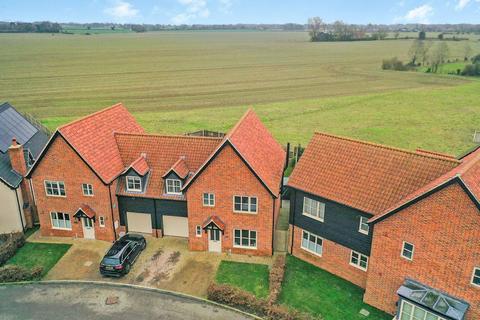 3 bedroom semi-detached house for sale, Dawson Way, Spooner Row, Wymondham, Norfolk, NR18