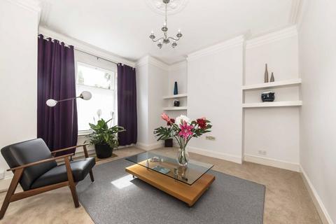 2 bedroom flat to rent, Emmanuel Road, London SW12