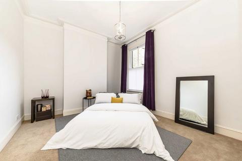 2 bedroom flat to rent, Emmanuel Road, London SW12